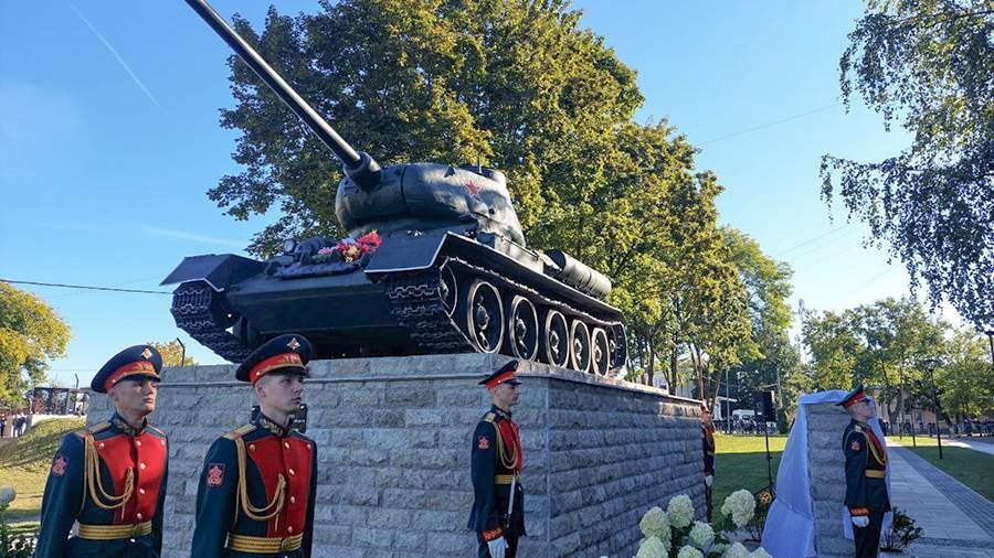 Россия будет восстанавливать памятники, демонтированные в других странах