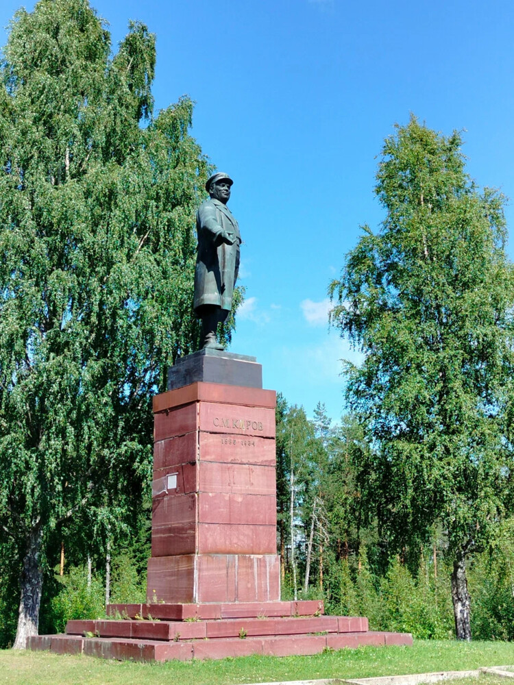 ПРИВЕДУТ В ПОРЯДОК ПАМЯТНИК КИРОВУ