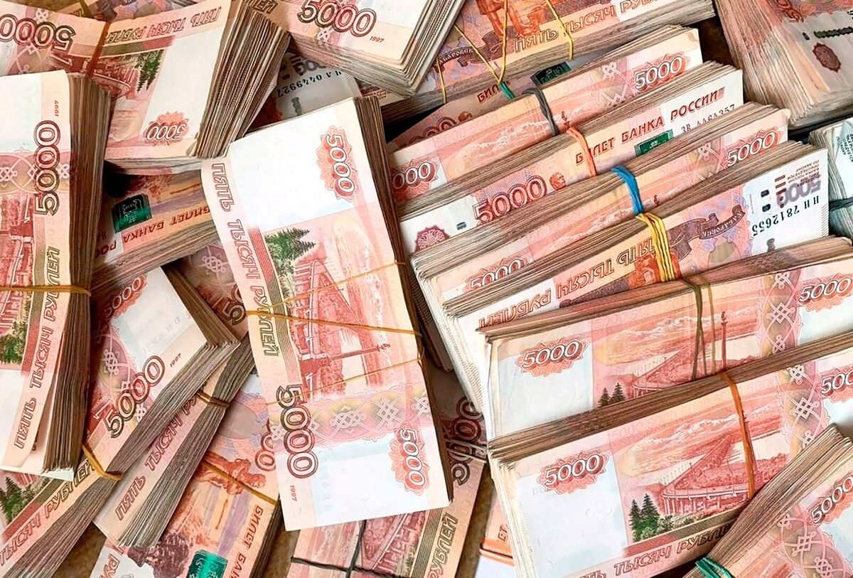 ОТДАЛА МОШЕННИКУ 17 МЛН РУБЛЕЙ
