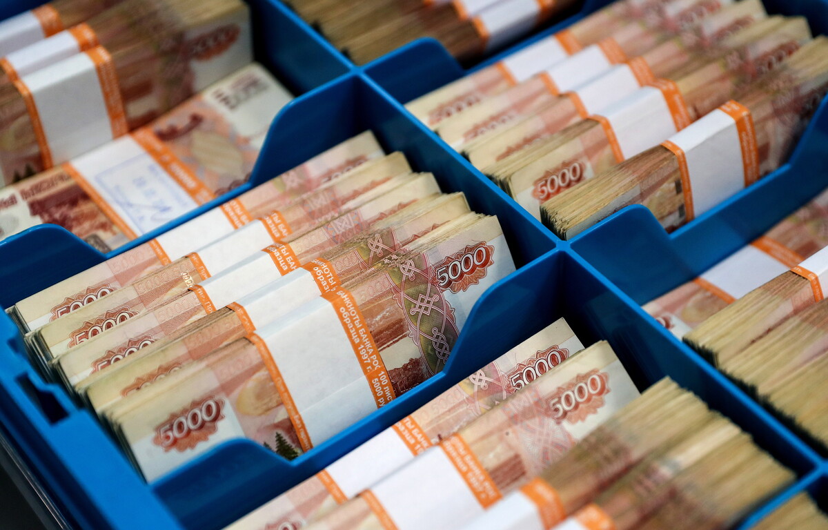 ОТДАЛИ МОШЕННИКАМ 6 МЛН РУБЛЕЙ