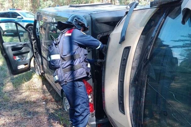 НА "КОЛЕ" ВОДИТЕЛЬ ФУРГОНА НЕ СПРАВИЛСЯ С БУКСИРОВКОЙ УАЗа
