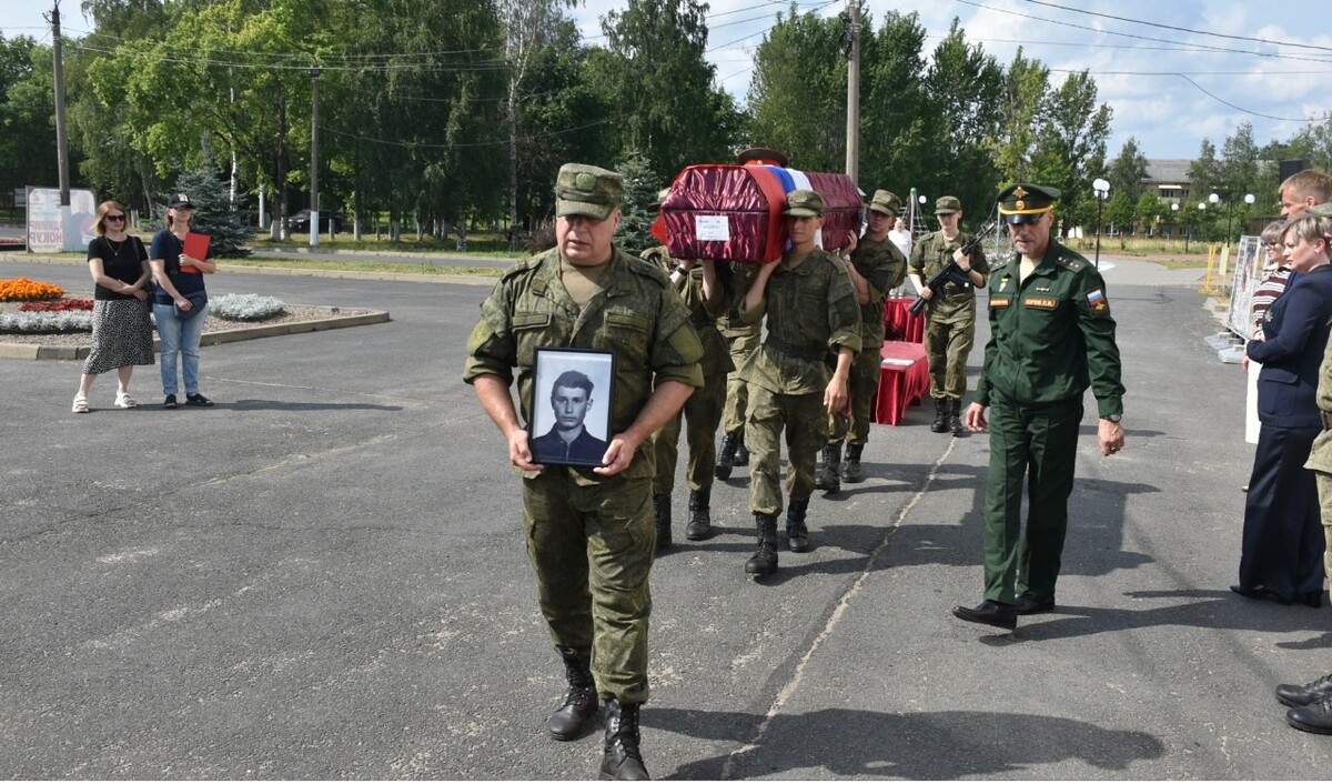 ПРОЩАЙ, ГЕРОЙ!