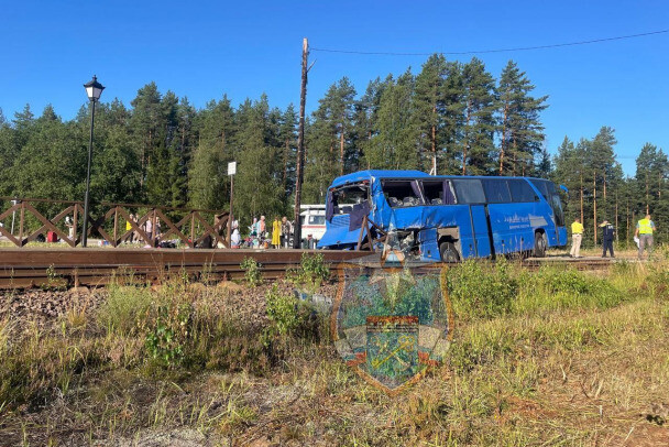 ВОДИТЕЛЬ АВТОБУСА ОТПУЩЕН С ЗАПРЕТАМИ ПОСЛЕ СТРАШНОГО ДТП В ЛОДЕЙНОПОЛЬСКОМ РАЙОНЕ