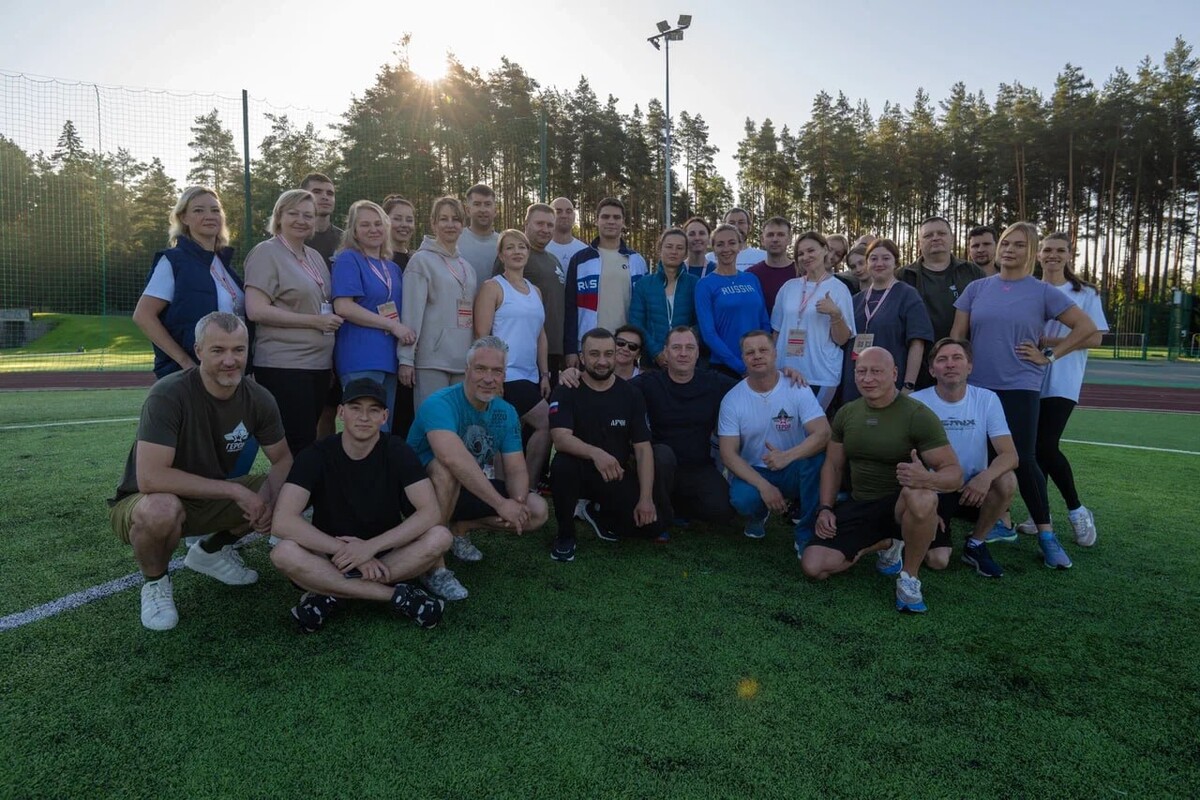 ОЛИМПИЙСКИЙ ЧЕМПИОН ПО ПЛАВАНИЮ ПОСЕТИЛ ЛЕНОБЛАСТЬ