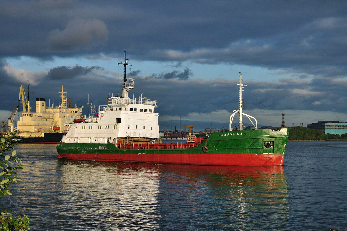 ДЛЯ «СКРУНДЫ» РАЗВЕДУТ МОСТ ЧЕРЕЗ СВИРЬ ДЛЯ «СКРУНДЫ» РАЗВЕДУТ МОСТ ЧЕРЕЗ СВИРЬ