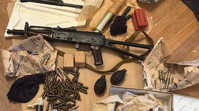 НАШЛА СКЛАД ОРУЖИЯ НАШЛА СКЛАД ОРУЖИЯ