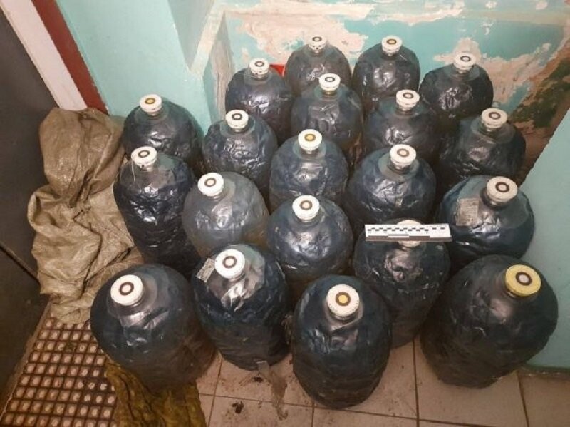 СЛИЛИ ТОПЛИВО С ТЕПЛОВОЗА НА ХОДУ