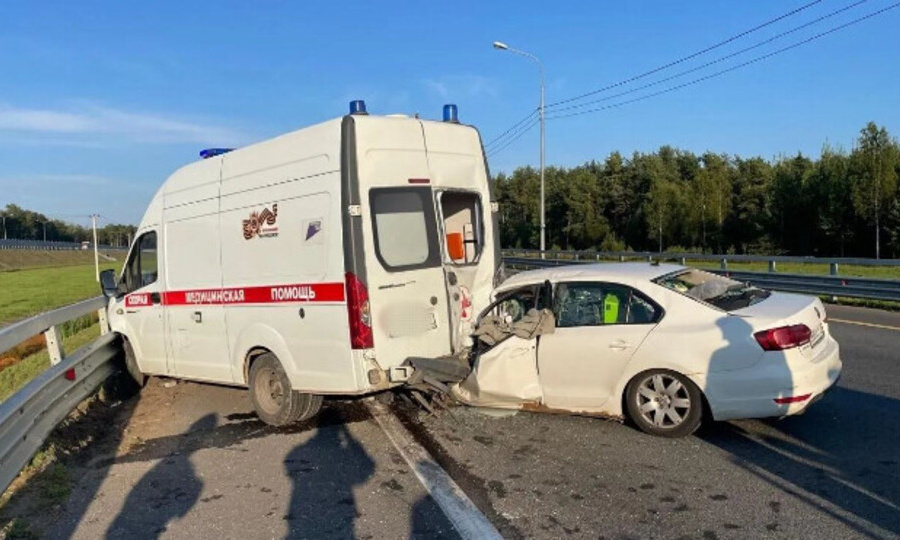 В ДТП СО СКОРОЙ ПОМОЩЬЮ ПОГИБ ЧЕЛОВЕК