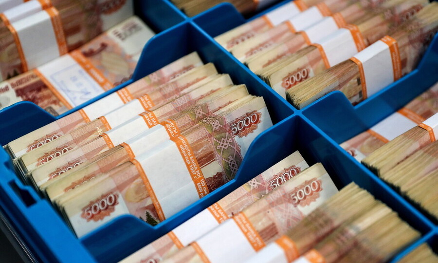 ОТДАЛИ МОШЕННИКАМ 6 МЛН РУБЛЕЙ