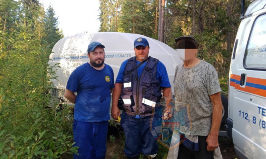 СПАСАТЕЛИ ЛОДЕЙНОГО ПОЛЯ НАШЛИ ПОТЕРЯВШЕГОСЯ В ЛЕСУ МУЖЧИНУ
