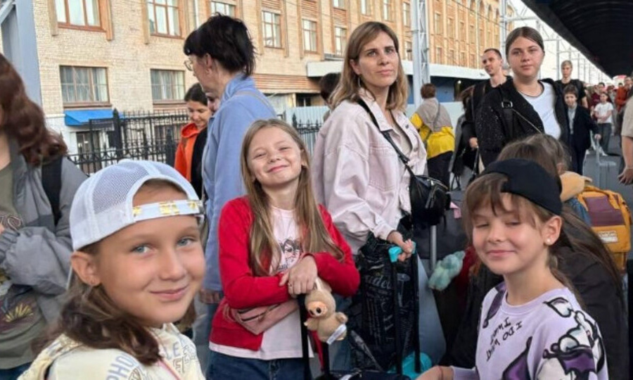 ПРИНЯЛИ 230 ДЕТЕЙ ИЗ ЕНАКИЕВО И КУРСКА
