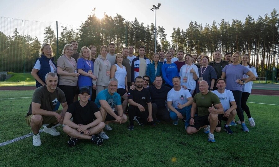 ОЛИМПИЙСКИЙ ЧЕМПИОН ПО ПЛАВАНИЮ ПОСЕТИЛ ЛЕНОБЛАСТЬ