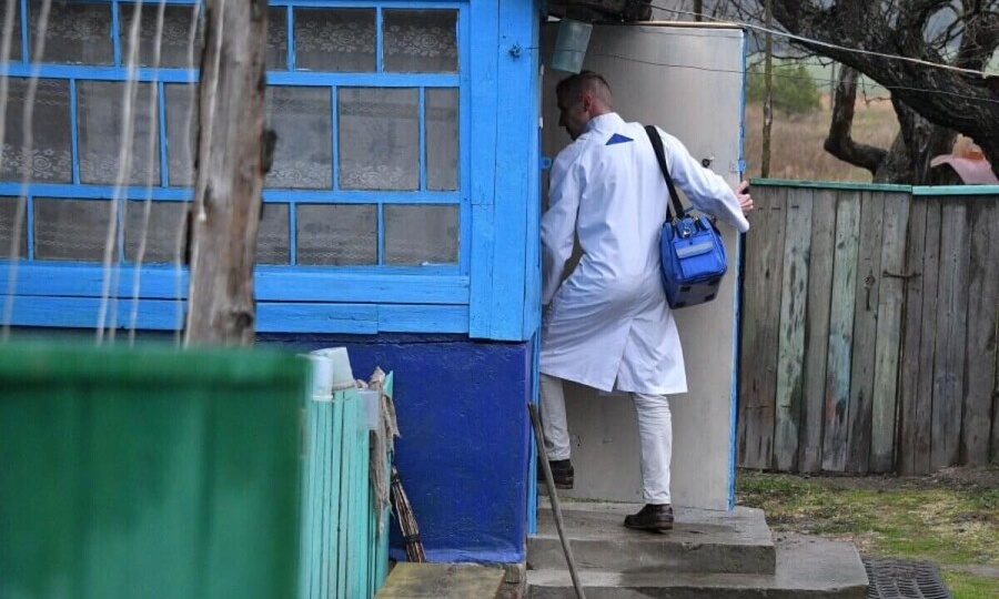 ПРИВЛЕКАЮТ ВРАЧЕЙ НА СЕЛО