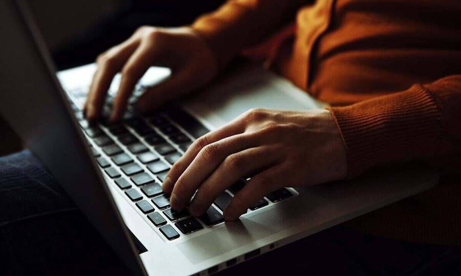 ЖАЛОВАЛИСЬ НА ДОРОГИ И ПОЛИКЛИНИКИ