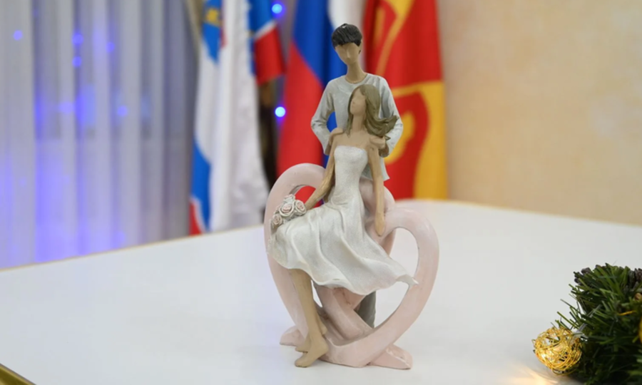 В РЕГИОНЕ - БОЛЬШЕ БРАКОВ, МЕНЬШЕ РАЗВОДОВ