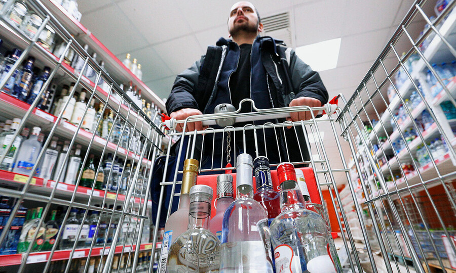 ПОТРЕБЛЕНИЕ АЛКОГОЛЯ ВЫРОСЛО ИЗ-ЗА СОСЕДЕЙ