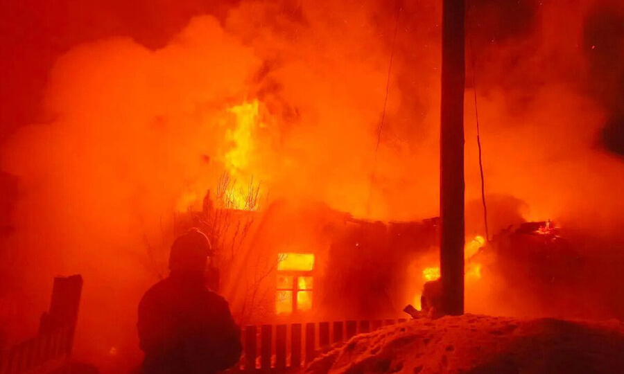 В СТАРОЙ СЛОБОДЕ СГОРЕЛ ДОМ