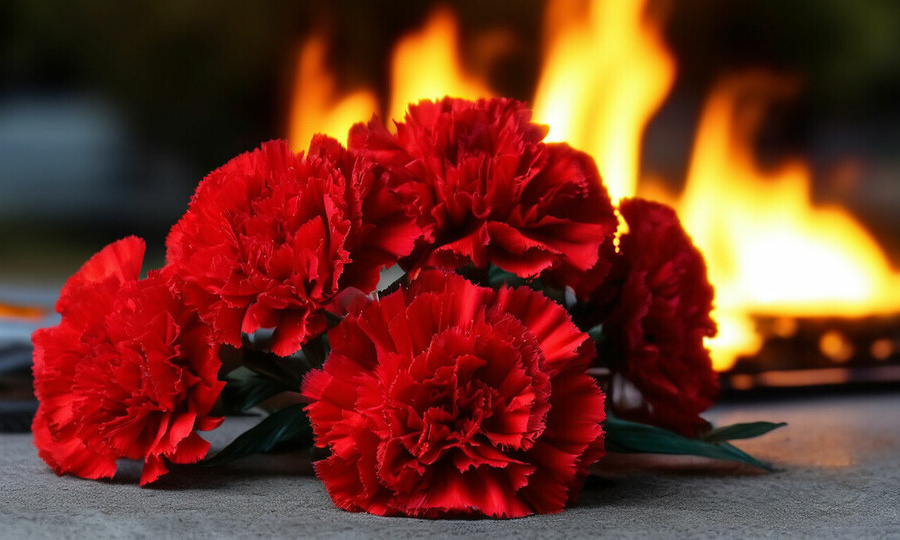 ПОХИТИЛА ЦВЕТЫ С ВЕЧНОГО ОГНЯ